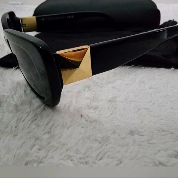 ♥️✨🖤Valentino Rock Studed Smoke Black Sunnies🖤✨♥️ - Picture 13 of 13
